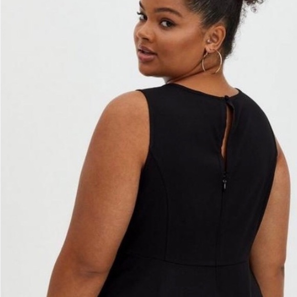 🆕👚AUCTION PRICE👩🏻‍⚖️ Cute Peplum Crepe Cage Front Top - Picture 4 of 5